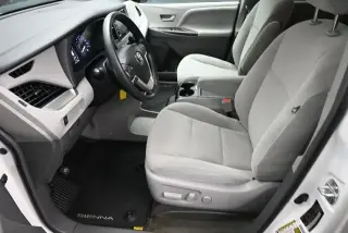 Toyota Sienna 2018 LE 7-Pasajeros Asiento Automático 4p Minivan