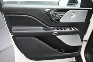 SUV de 4 puertas Lincoln Aviator 2021 AWD Reserve