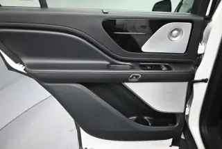 SUV de 4 puertas Lincoln Aviator 2021 AWD Reserve