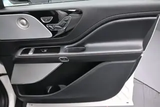 SUV de 4 puertas Lincoln Aviator 2021 AWD Reserve