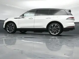 SUV de 4 puertas Lincoln Aviator 2021 AWD Reserve
