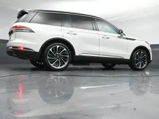 SUV de 4 puertas Lincoln Aviator 2021 AWD Reserve