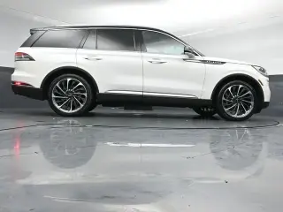 SUV de 4 puertas Lincoln Aviator 2021 AWD Reserve