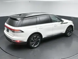 SUV de 4 puertas Lincoln Aviator 2021 AWD Reserve