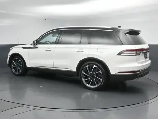 SUV de 4 puertas Lincoln Aviator 2021 AWD Reserve