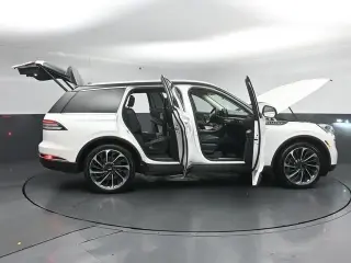 SUV de 4 puertas Lincoln Aviator 2021 AWD Reserve