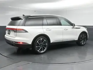 SUV de 4 puertas Lincoln Aviator 2021 AWD Reserve