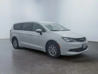 Chrysler Voyager 2023 LX Mini-Van 4puertas