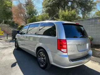 Grand Caravan 2017 --- Minivan