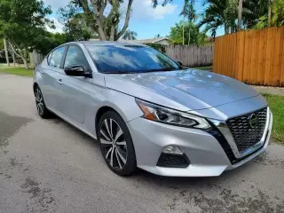 2022 Nissan Altima SR