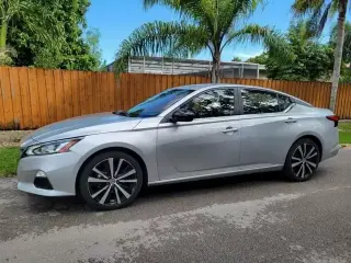 2022 Nissan Altima SR