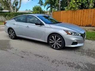2022 Nissan Altima SR