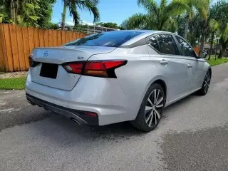 2022 Nissan Altima SR