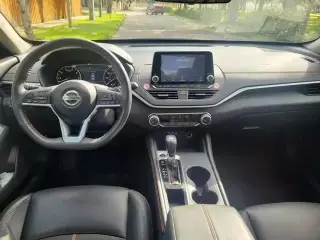 2022 Nissan Altima SR