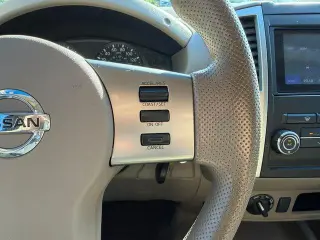 Nissan Frontier 2009 4x4 LE King Cab 4dr 5A