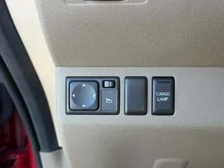 Nissan Frontier 2009 4x4 LE King Cab 4dr 5A