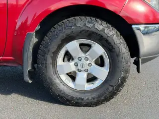 Nissan Frontier 2009 4x4 LE King Cab 4dr 5A