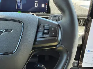 Ford Mustang Mach-E 2023 Select 4dr SUV