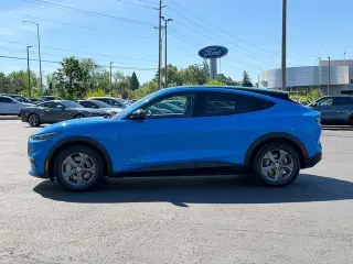 Ford Mustang Mach-E 2023 Select 4dr SUV
