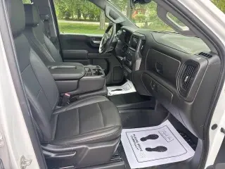 Chevrolet Silverado 1500 2022 4x4 Camión de Trabajo 4 puertas Cabina Doble 6.6 ft. SB