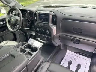 Chevrolet Silverado 1500 2022 4x4 Camión de Trabajo 4 puertas Cabina Doble 6.6 ft. SB