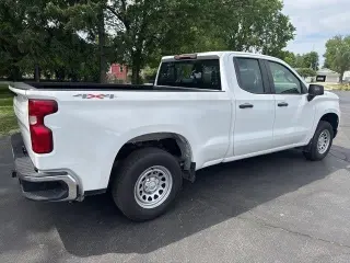 Chevrolet Silverado 1500 2022 4x4 Camión de Trabajo 4 puertas Cabina Doble 6.6 ft. SB