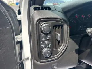 Chevrolet Silverado 1500 2022 4x4 Camión de Trabajo 4 puertas Cabina Doble 6.6 ft. SB