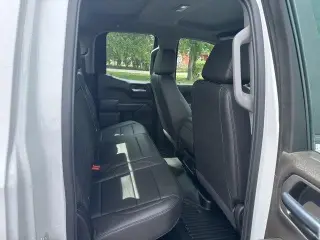 Chevrolet Silverado 1500 2022 4x4 Camión de Trabajo 4 puertas Cabina Doble 6.6 ft. SB