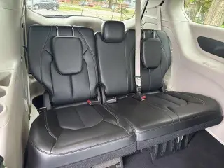 Chrysler Pacifica 2023 Touring L 4p Minivan