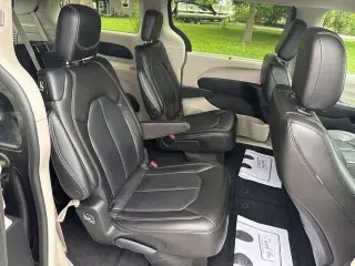 Chrysler Pacifica 2023 Touring L 4p Minivan