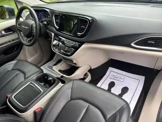 Chrysler Pacifica 2023 Touring L 4p Minivan