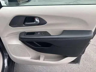 Chrysler Pacifica 2023 Touring L 4p Minivan