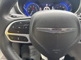 Chrysler Pacifica 2023 Touring L 4p Minivan