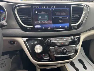 Chrysler Pacifica 2023 Touring L 4p Minivan