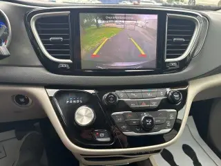 Chrysler Pacifica 2023 Touring L 4p Minivan