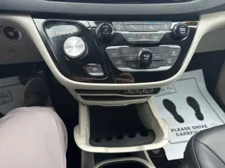 Chrysler Pacifica 2023 Touring L 4p Minivan