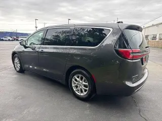 Chrysler Pacifica 2023 Touring L 4p Minivan