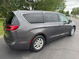 Chrysler Pacifica 2023 Touring L 4p Minivan