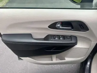 Chrysler Pacifica 2023 Touring L 4p Minivan
