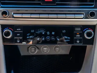 Genesis G70 2025 2.5T Standard 4dr Sedan