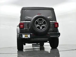Jeep Wrangler Unlimited 2018 4x4 Sport 4p SUV (lanzamiento de mitad de año)