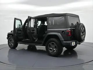 Jeep Wrangler Unlimited 2018 4x4 Sport 4p SUV (lanzamiento de mitad de año)