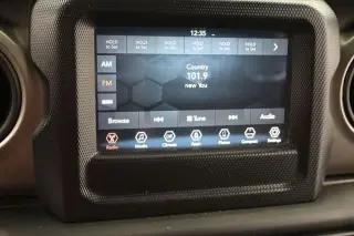 Jeep Wrangler Unlimited 2018 4x4 Sport 4p SUV (lanzamiento de mitad de año)