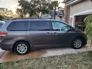 2014 Toyota SIENNA XLE