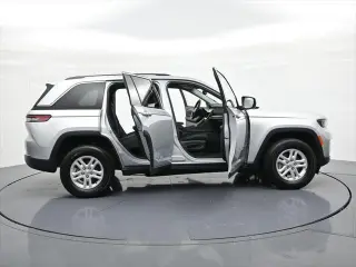 Jeep Grand Cherokee 2023 4x4 Laredo 4p SUV