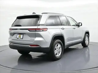 Jeep Grand Cherokee 2023 4x4 Laredo 4p SUV