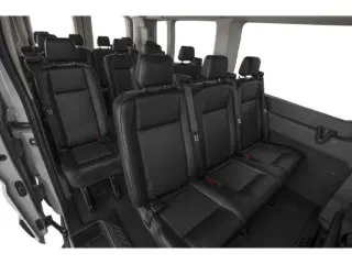 Ford Transit 2023 Furgoneta de pasajeros XL de 3 puertas, distancia entre ejes larga (LWB), techo mediano