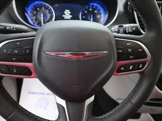 Chrysler Pacifica 2024 Touring L Minivan 4p