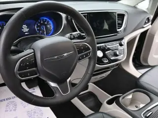 Chrysler Pacifica 2024 Touring L Minivan 4p