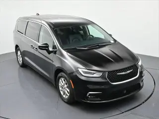 Chrysler Pacifica 2024 Touring L Minivan 4p